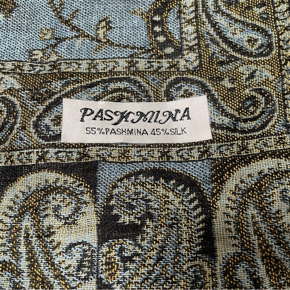 Pashmina & Silk paisley scarf/wrap. NWOT - Picture 2 of 5